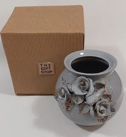 Designer porcelain ball VASE – Дизайнерска порцеланова ваза IHD с релеф на рози