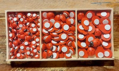 DECO WOODEN LADYBUGS  - Дървени СЗЛ калинки 3 размера - кутия